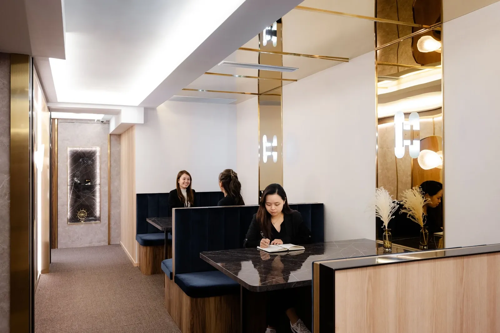 Bela Offices at New World Tower, Central, photo 2